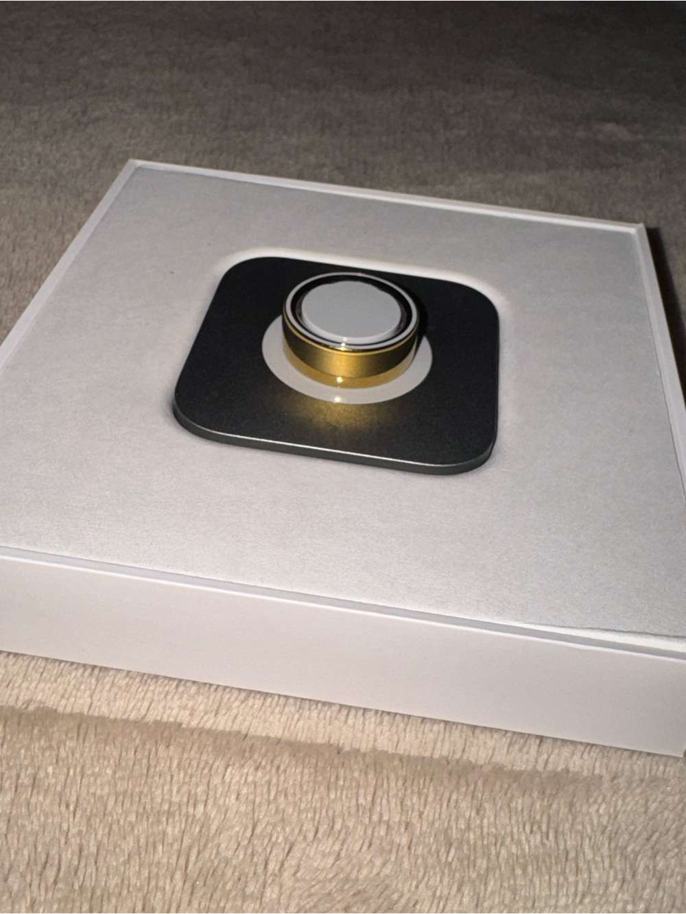 Oura Ring Gen 4, Gold.